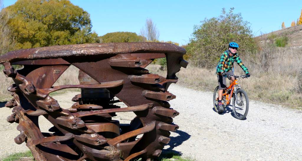 Clyde Alex River Track Image 2 copyright bennettandslater.co.nz