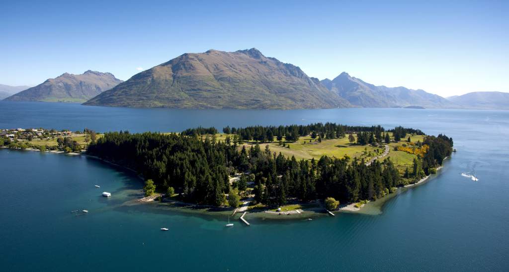 Golfing queenstown golf course 2