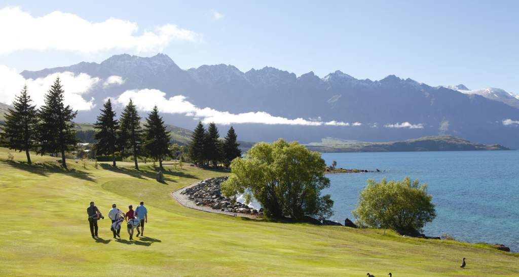 Golfing queenstown golf course