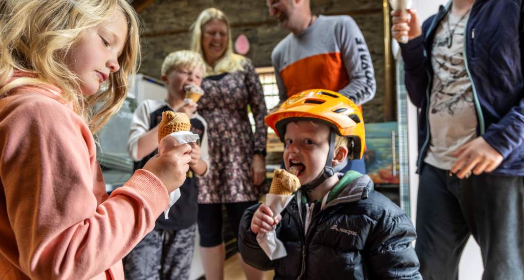 LDT Family credit Geoff Marks 3571